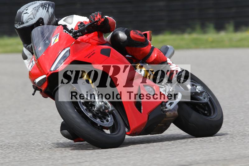 Archiv-2025/10 23.04.2025 Cornu Master School ADR/rot-rouge/27